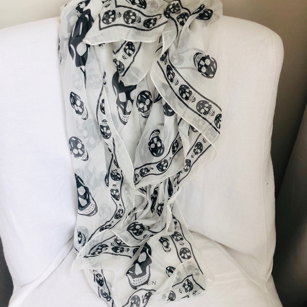 Alexander McQueen Skull Scarf!!